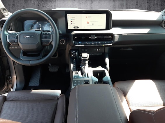 Vehicle image 4 Vehicle image 4