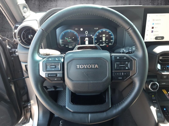 Vehicle image 5 Vehicle image 5