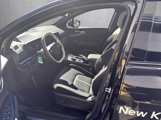 Vehicle image 6 Vehicle image 6