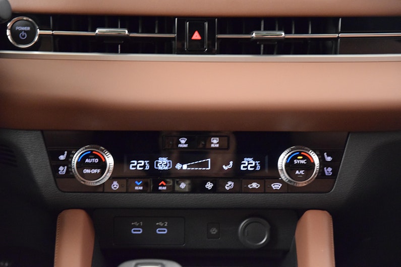 Vehicle image MITSUBISHI OUTLANDER