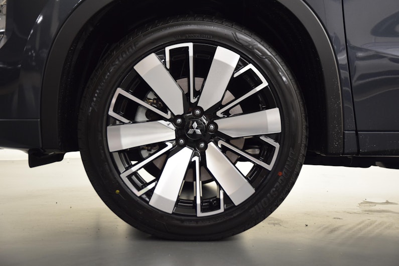 Vehicle image MITSUBISHI OUTLANDER