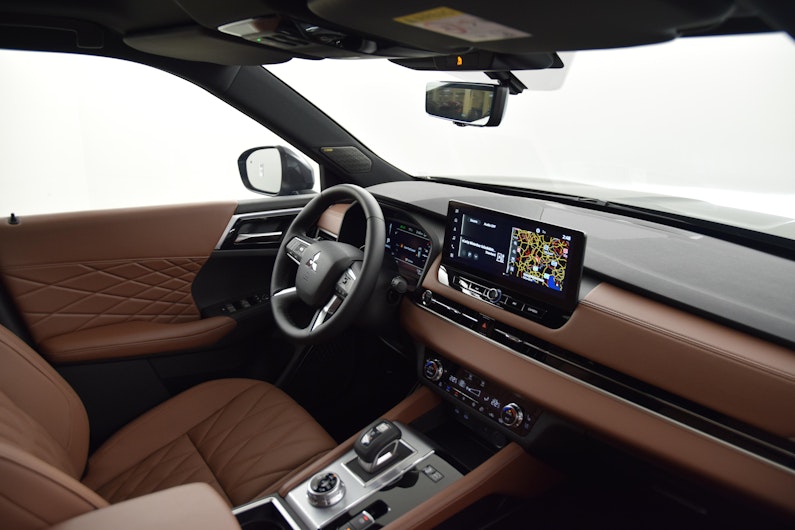 Vehicle image MITSUBISHI OUTLANDER