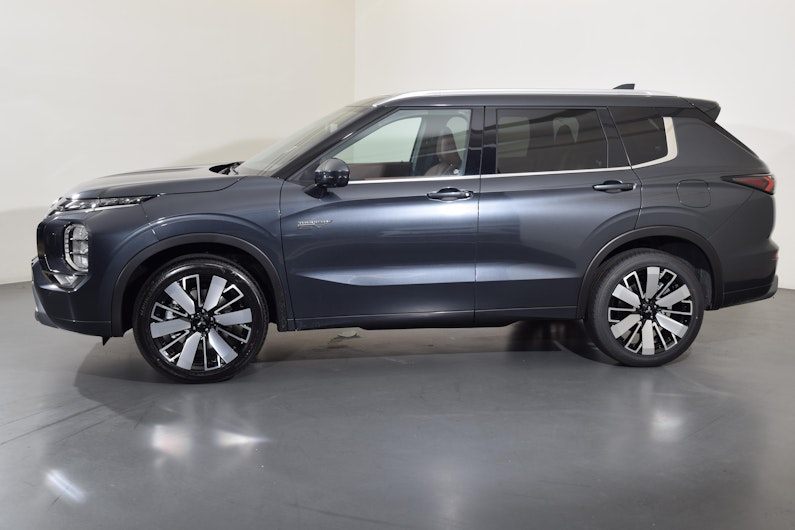 Vehicle image MITSUBISHI OUTLANDER