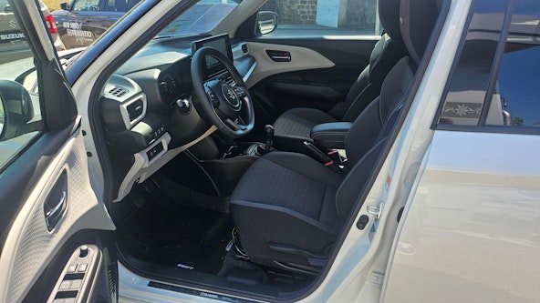Vehicle image 25