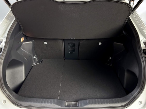 Vehicle image 6 Vehicle image 6