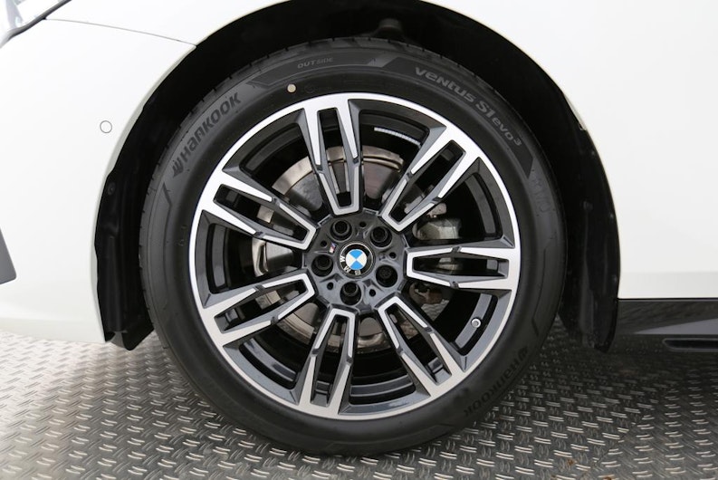 Vehicle image BMW 5 SERIES