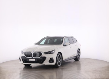 Vehicle image BMW 520d xDrive Touring Vehicle image BMW 520d xDrive Touring