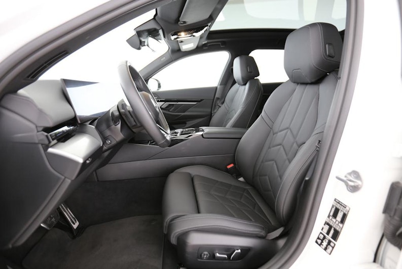 Vehicle image BMW 5 SERIES