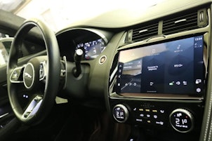 Vehicle image JAGUAR E-Pace 1.5 T 300e R-Dynamic Black AWD