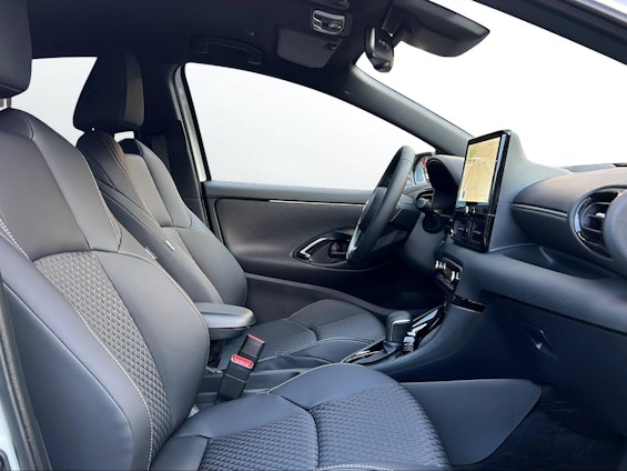 Vehicle image 10