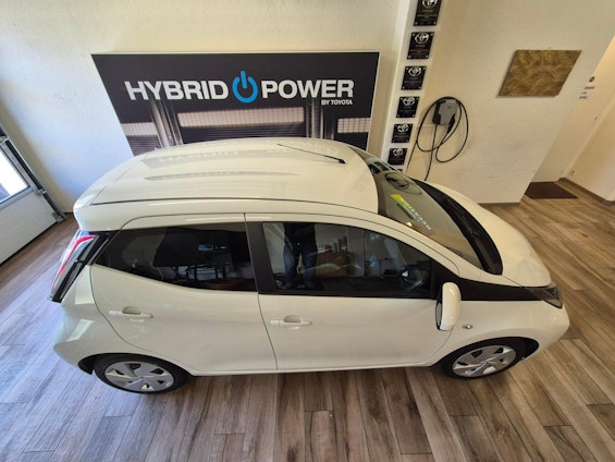 Vehicle image 4