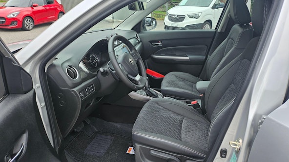 Vehicle image 25