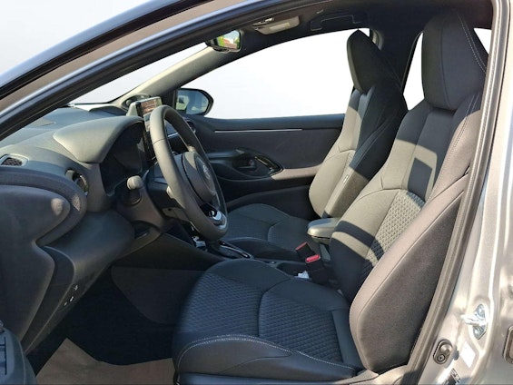 Vehicle image 4 Vehicle image 4