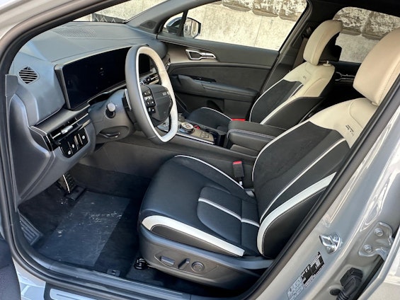 Vehicle image 9 Vehicle image 9