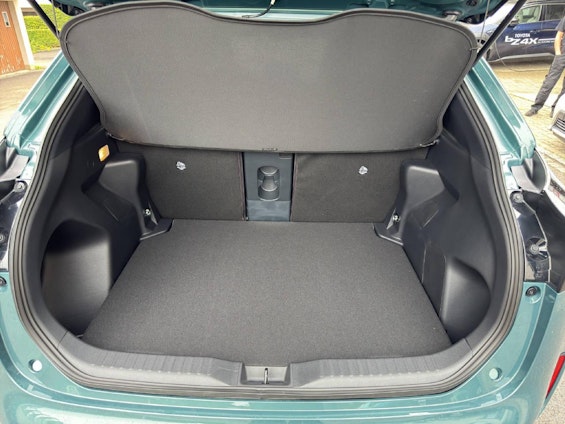 Vehicle image 9 Vehicle image 9