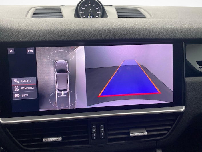 Vehicle image PORSCHE CAYENNE