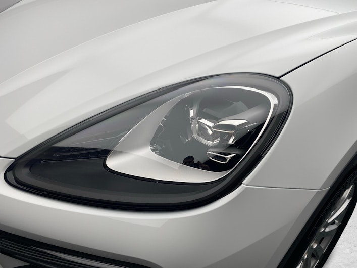 Vehicle image PORSCHE CAYENNE