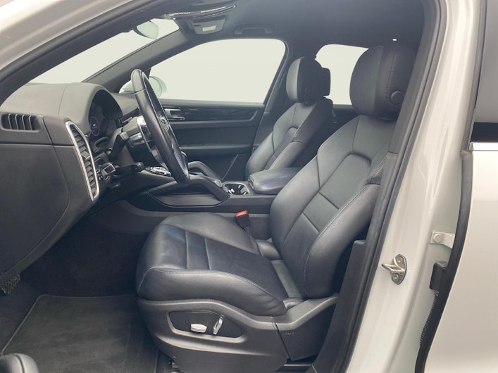 Vehicle image PORSCHE CAYENNE