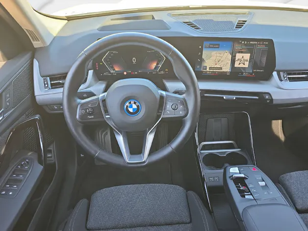 BMW X1 30e xDrive ** 24 Monate GARANTIE // 1'800 kg Anhängelast **