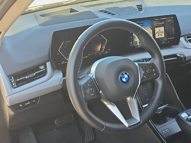 BMW X1 30e xDrive ** 24 Monate GARANTIE // 1'800 kg Anhängelast **