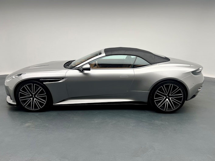 Vehicle image ASTON MARTIN DB12
