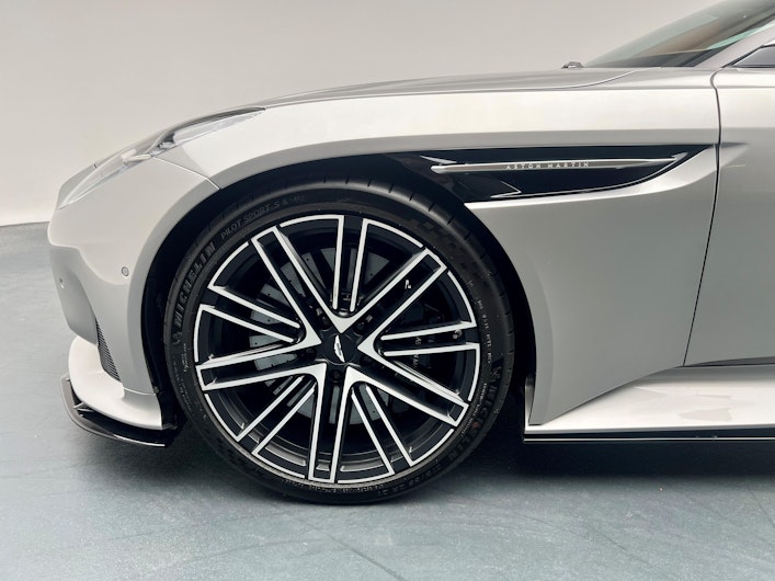 Vehicle image ASTON MARTIN DB12