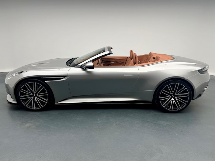 Vehicle image ASTON MARTIN DB12
