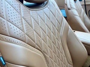 Vehicle image ASTON MARTIN DB12 Volante 4.0 V8 Bi-Turbo