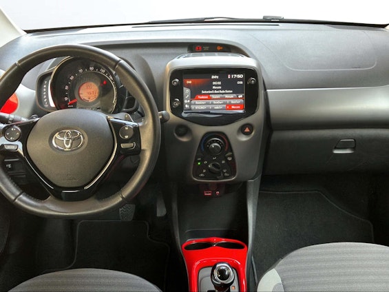 Vehicle image 9