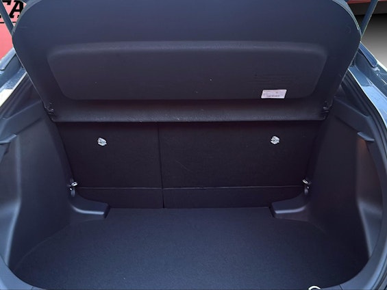 Vehicle image 9 Vehicle image 9