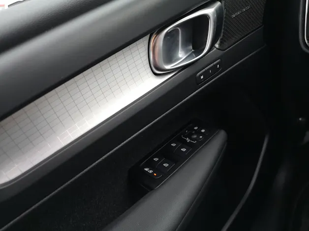 VOLVO XC40 B4 Benzin Mild Hybrid AWD Momentum Geartronic