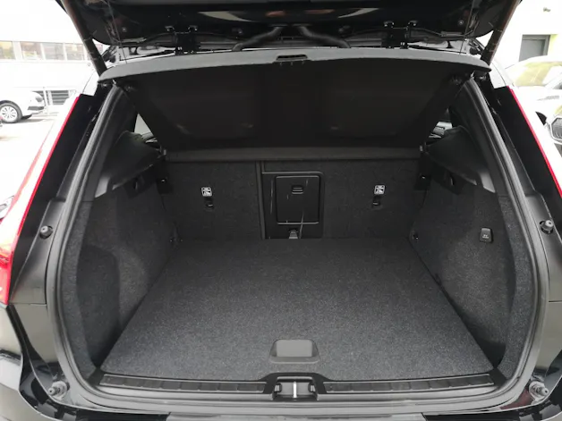 VOLVO XC40 B4 Benzin Mild Hybrid AWD Momentum Geartronic