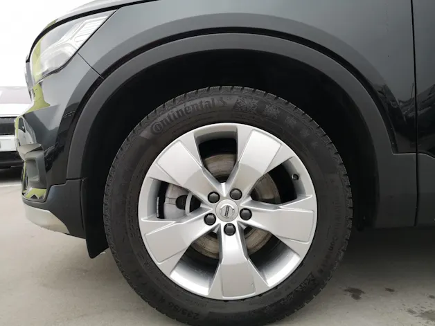 VOLVO XC40 B4 Benzin Mild Hybrid AWD Momentum Geartronic