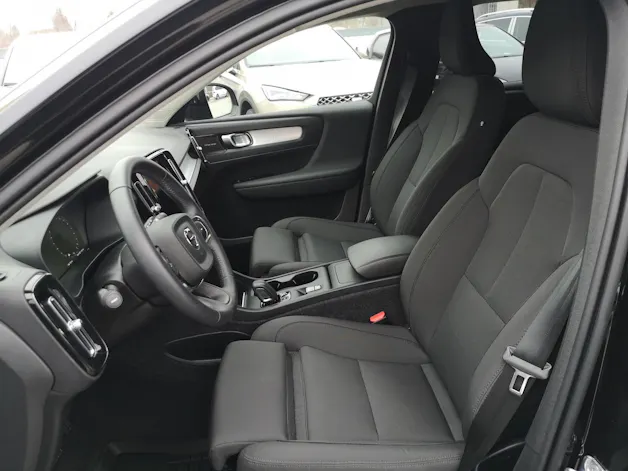 VOLVO XC40 B4 Benzin Mild Hybrid AWD Momentum Geartronic