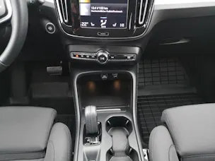 Volvo XC40 B4 Benzin Mild Hybrid AWD Momentum Geartronic