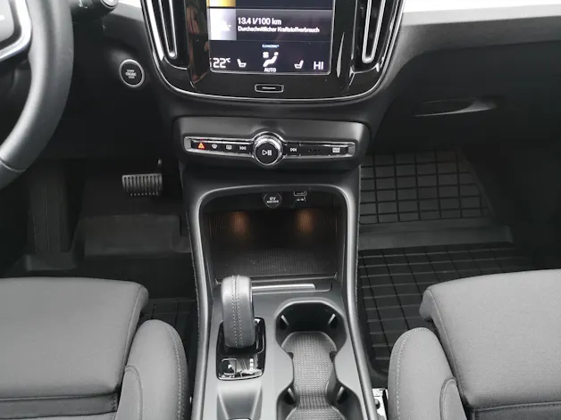 VOLVO XC40 B4 Benzin Mild Hybrid AWD Momentum Geartronic