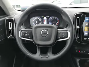 Volvo XC40 B4 Benzin Mild Hybrid AWD Momentum Geartronic