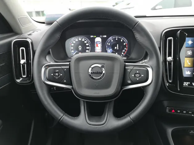 VOLVO XC40 B4 Benzin Mild Hybrid AWD Momentum Geartronic