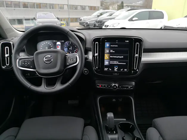 VOLVO XC40 B4 Benzin Mild Hybrid AWD Momentum Geartronic