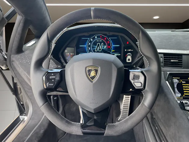 Lamborghini AVENTADOR LP780-4 E-Gear Cou
