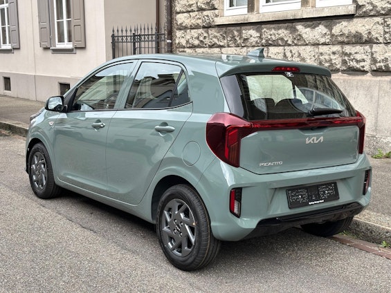 Vehicle image 4 Vehicle image 4