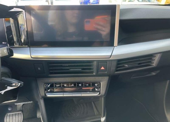 Vehicle image 10 Vehicle image 10