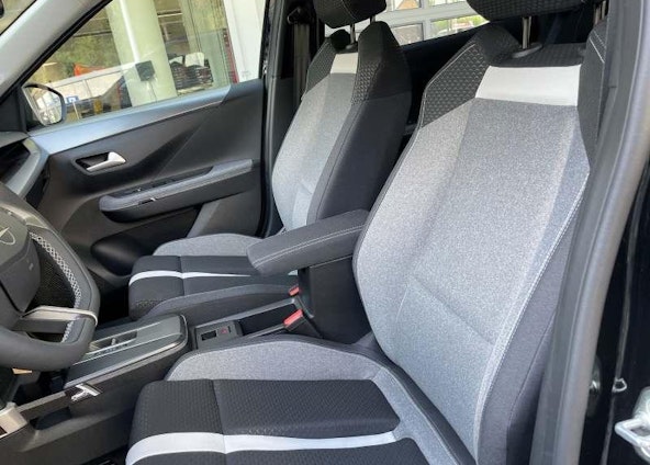 Vehicle image 4 Vehicle image 4