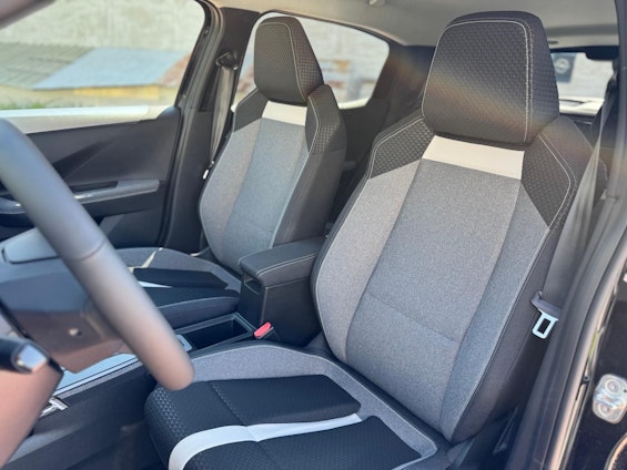 Vehicle image 23 Vehicle image 23