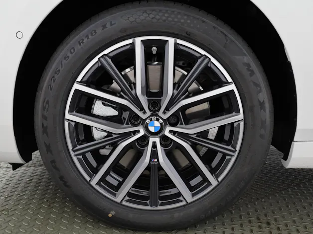 BMW 230e xDrive paddles Active Tourer