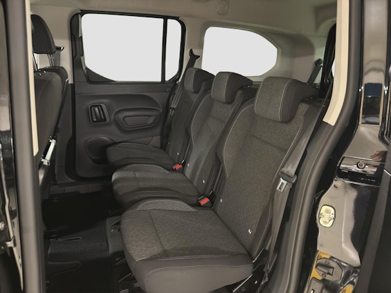 Vehicle image 11 Vehicle image 11