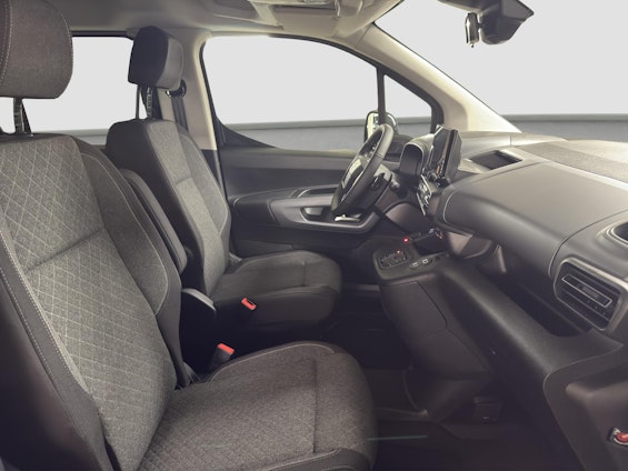 Vehicle image 9 Vehicle image 9