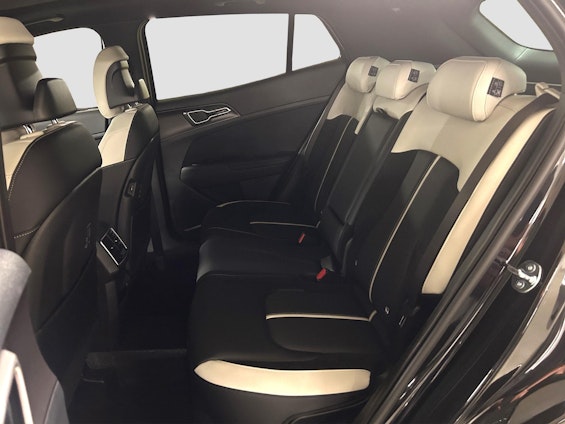 Vehicle image 13 Vehicle image 13