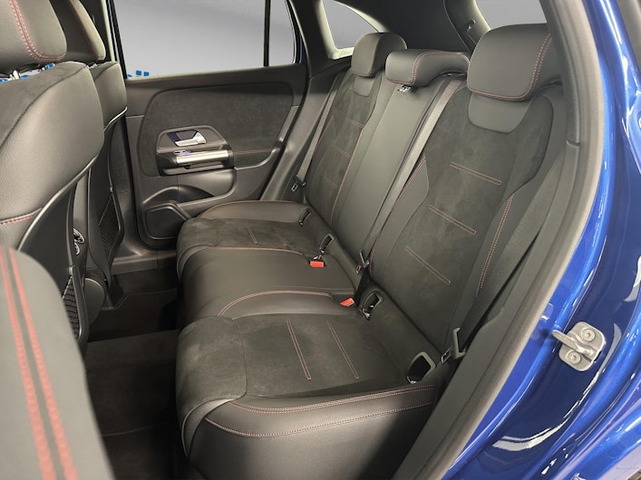 Vehicle image MERCEDES-BENZ GLA 200