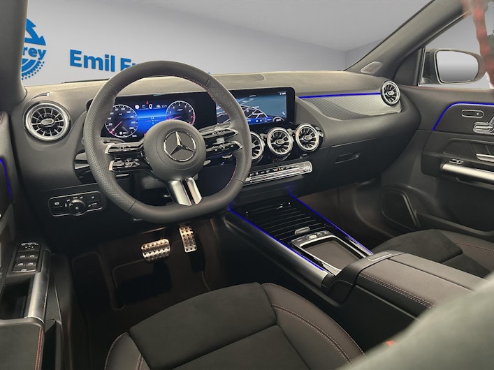 Vehicle image MERCEDES-BENZ GLA 200